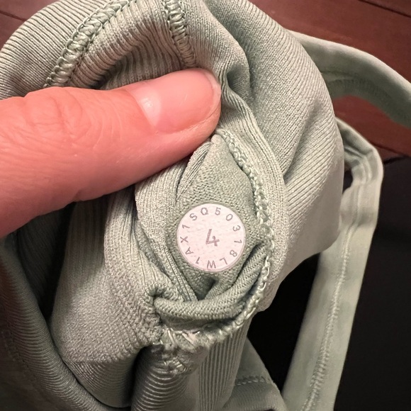 ❤️ Lululemon Delicate Mint Ebb to Street Crop Tank Size 4 - Picture 7 of 9